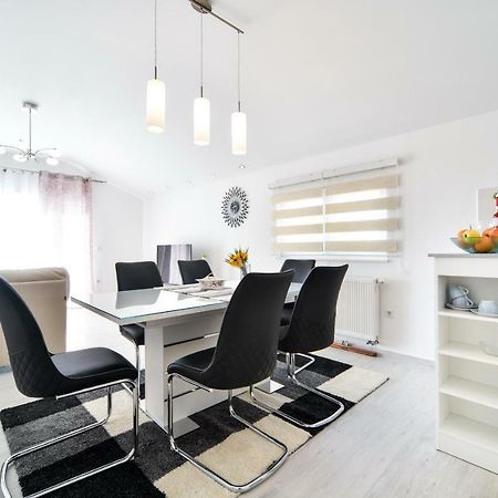 Apartman Novokmet-Crno Hotel Задар Екстериор снимка