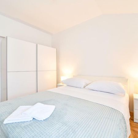 Apartman Novokmet-Crno Hotel Задар Екстериор снимка