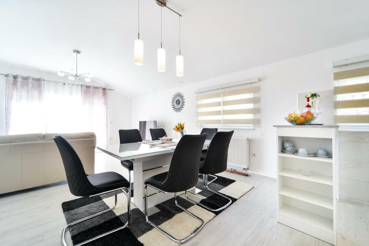 Apartman Novokmet-Crno Екстериор снимка