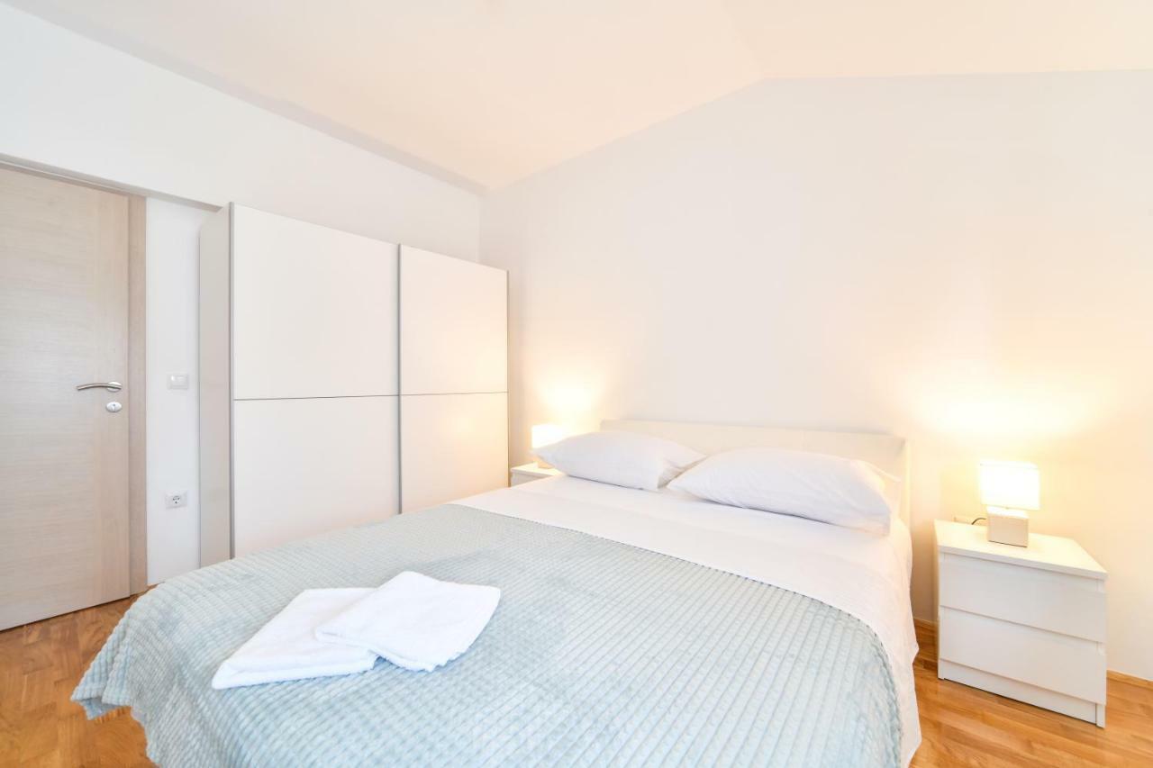 Apartman Novokmet-Crno Hotel Задар Екстериор снимка