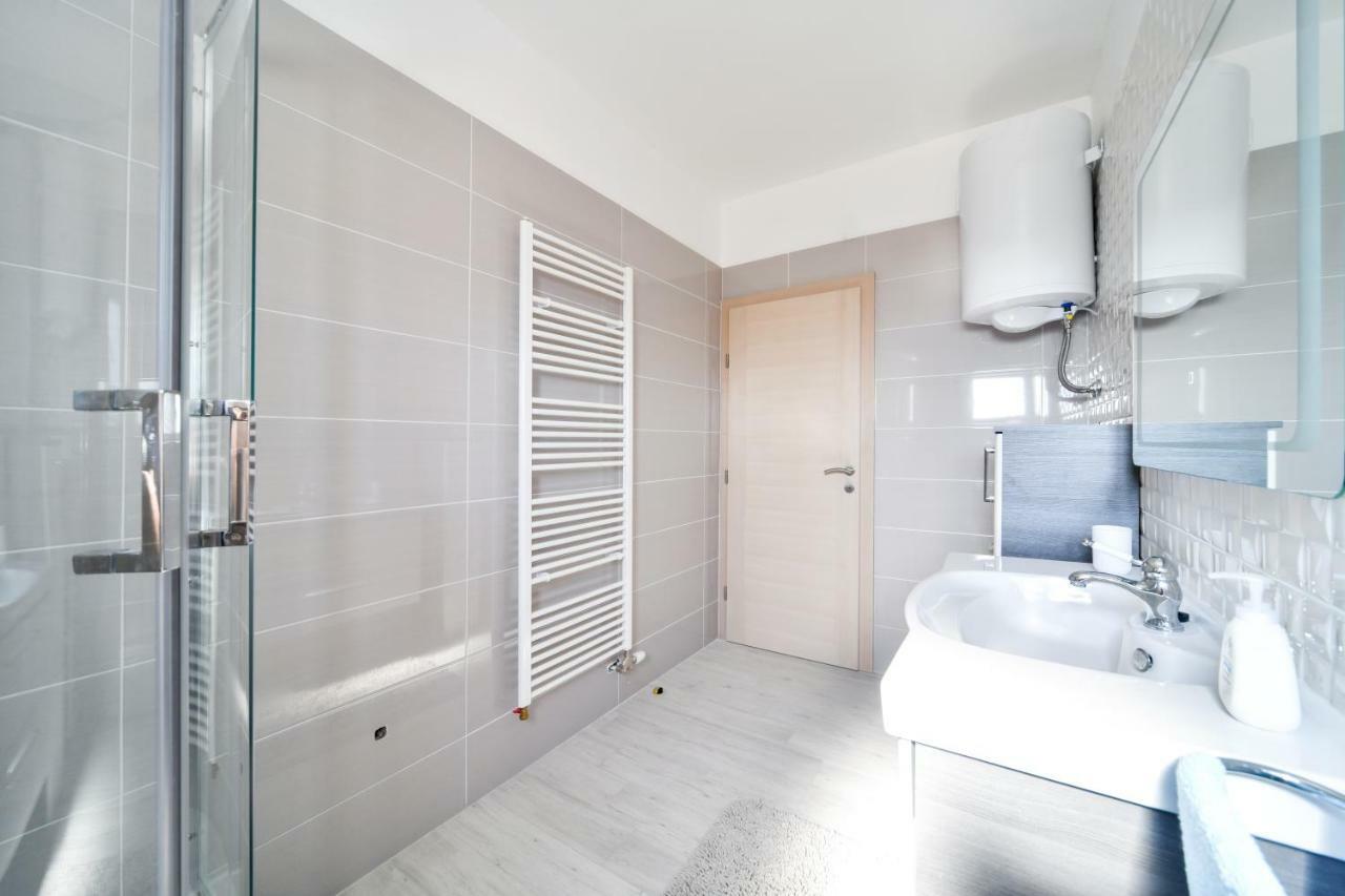 Apartman Novokmet-Crno Hotel Задар Екстериор снимка
