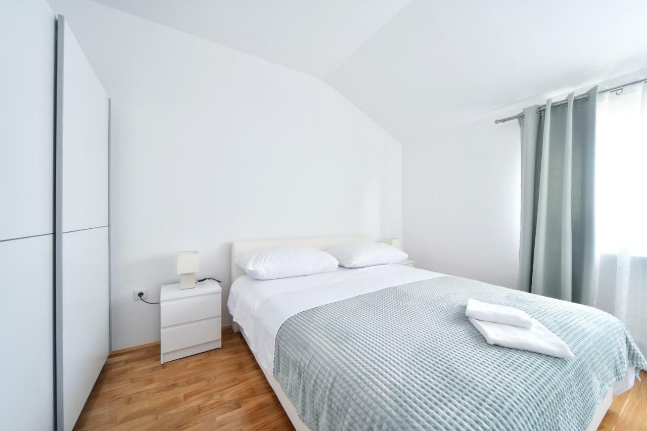 Apartman Novokmet-Crno Hotel Задар Екстериор снимка