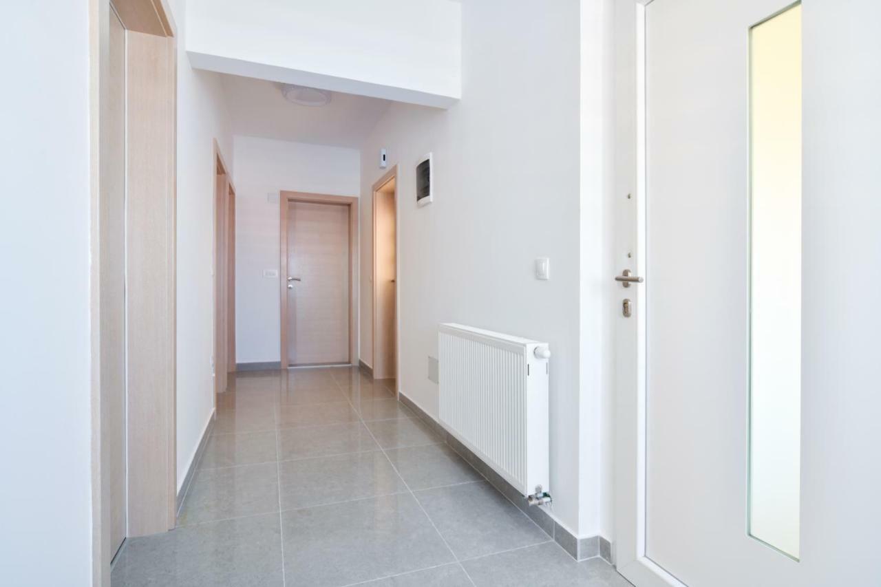 Apartman Novokmet-Crno Hotel Задар Екстериор снимка