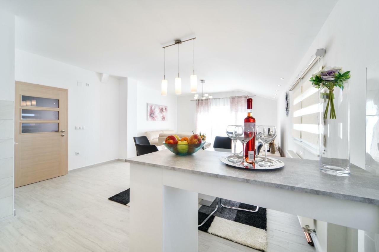 Apartman Novokmet-Crno Hotel Задар Екстериор снимка
